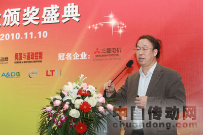 哈爾濱工業(yè)大學(xué)徐殿國(guó)教授作“傳感器同步電機(jī)的開環(huán)控制”演講