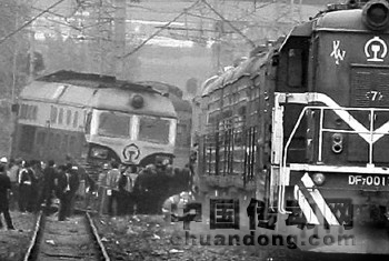 1164次列車(chē)車(chē)頭脫軌