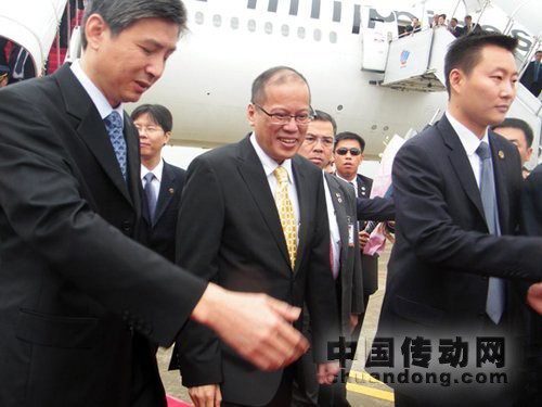 9月3日，菲律賓總統(tǒng)貝尼尼奧·阿基諾三世（圖中）乘專機飛抵廈門高崎機場，開始在福建的“追溯祖輩足跡”之旅。