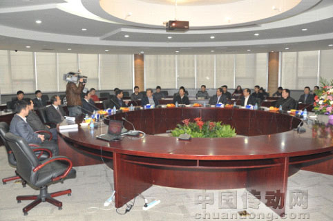 市委常委、常務(wù)副市長(zhǎng)顧春明蒞臨新松慰問(wèn)院士專家