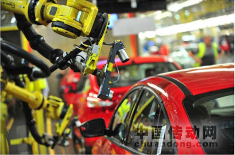 福特汽車生產(chǎn)線上FANUC機器人
